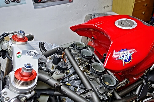 MV Agusta 750 F4