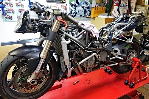 MV Agusta 750 F4